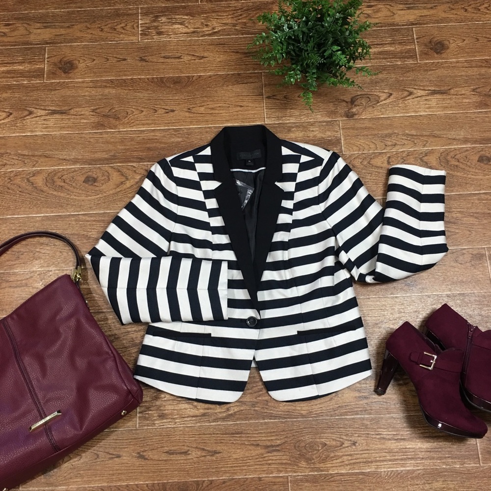 NWT ✨Worthington Crisp Navy/Cream Striped Blazer✨